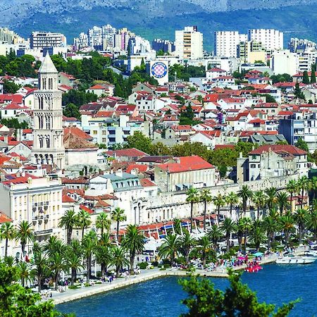 Cozy Apartment In Split With Kitchenette Eksteriør billede