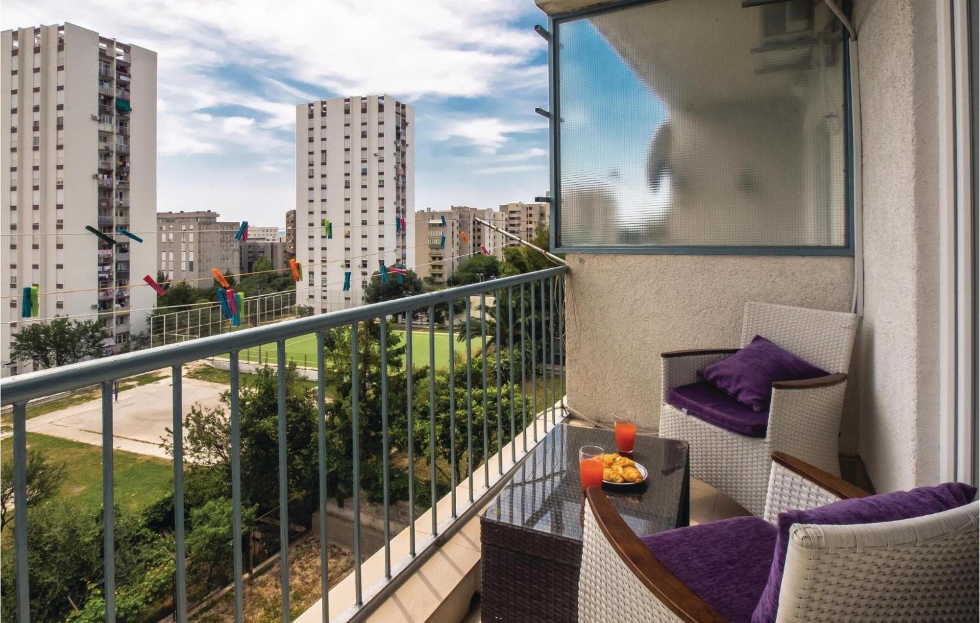 Cozy Apartment In Split With Kitchenette Eksteriør billede
